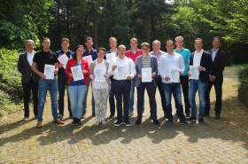 groepsfoto met certificaten